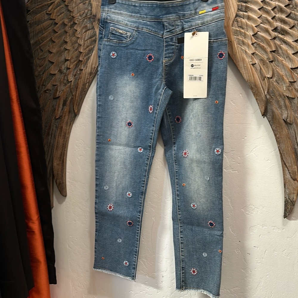 NWT OMG jeans capri with embroidery